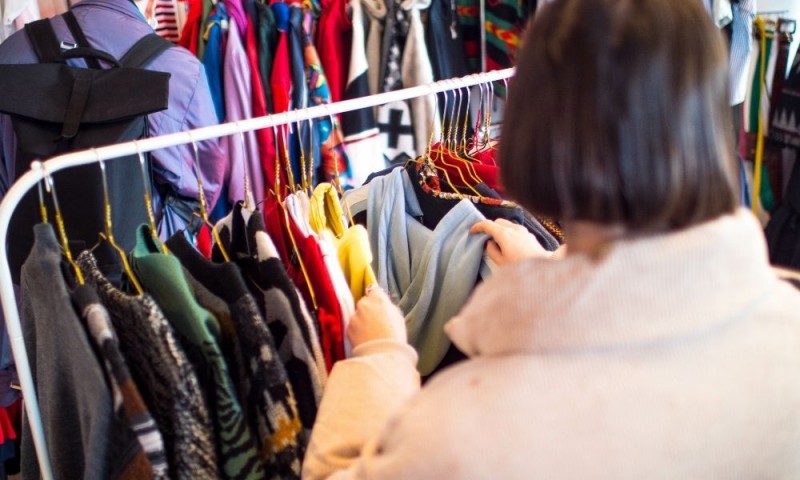 The Do’s & Don’ts of Thrift Shopping: Complete Buyer‘s Guide